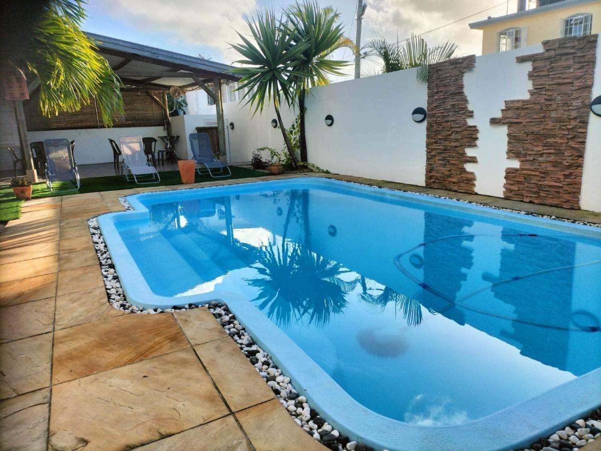 Le Binome Aparthotel Grand Baie Bagian luar foto