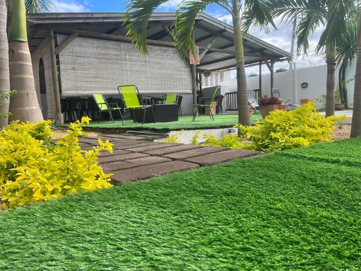 Le Binome Aparthotel Grand Baie Bagian luar foto