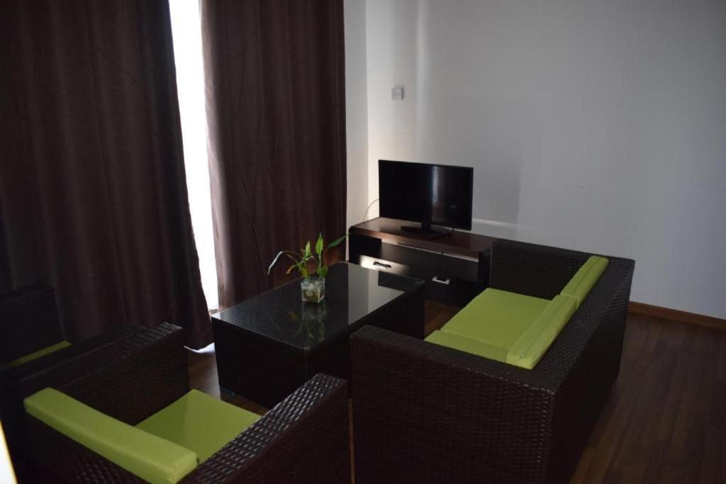 Le Binome Aparthotel Grand Baie Bagian luar foto