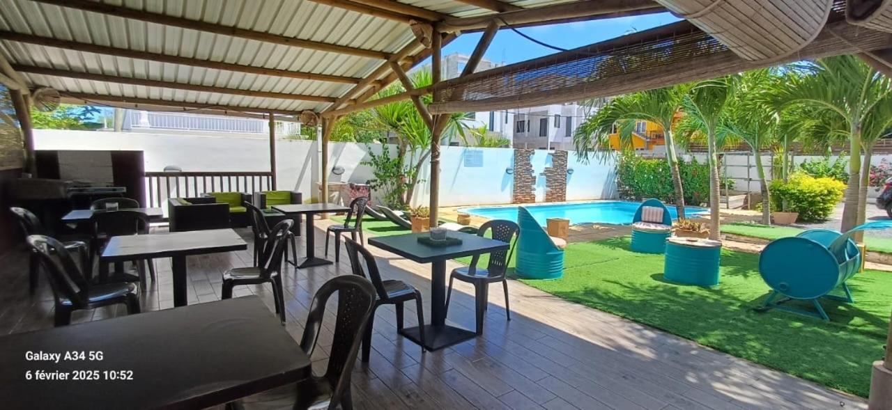 Le Binome Aparthotel Grand Baie Bagian luar foto